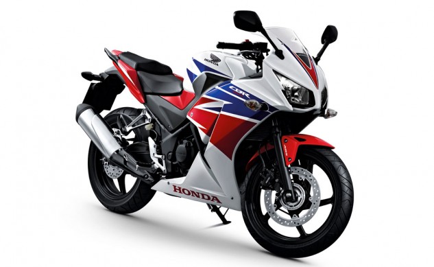 Honda CBR300R 2014 101713-2014-honda-cbr300r-2-633x389