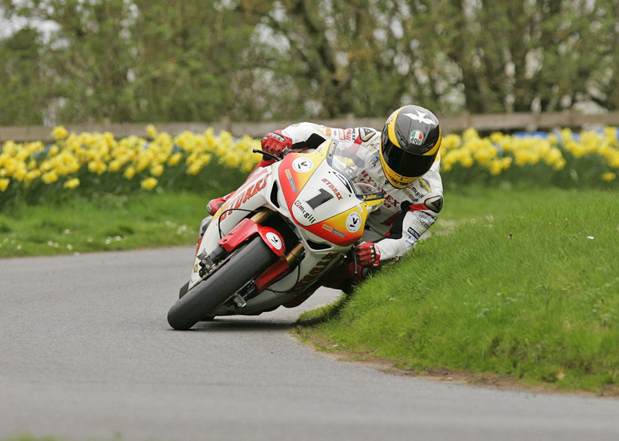 „Grand Prix Racer“ е нов филм кој се базира на настаните од 2012 Manx Grand Prix 1557 Guy Martin Tourist Trophy