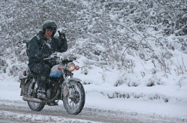 159660131 Riding Motorcycle in Snow Matt Cady Getty e1392827206860