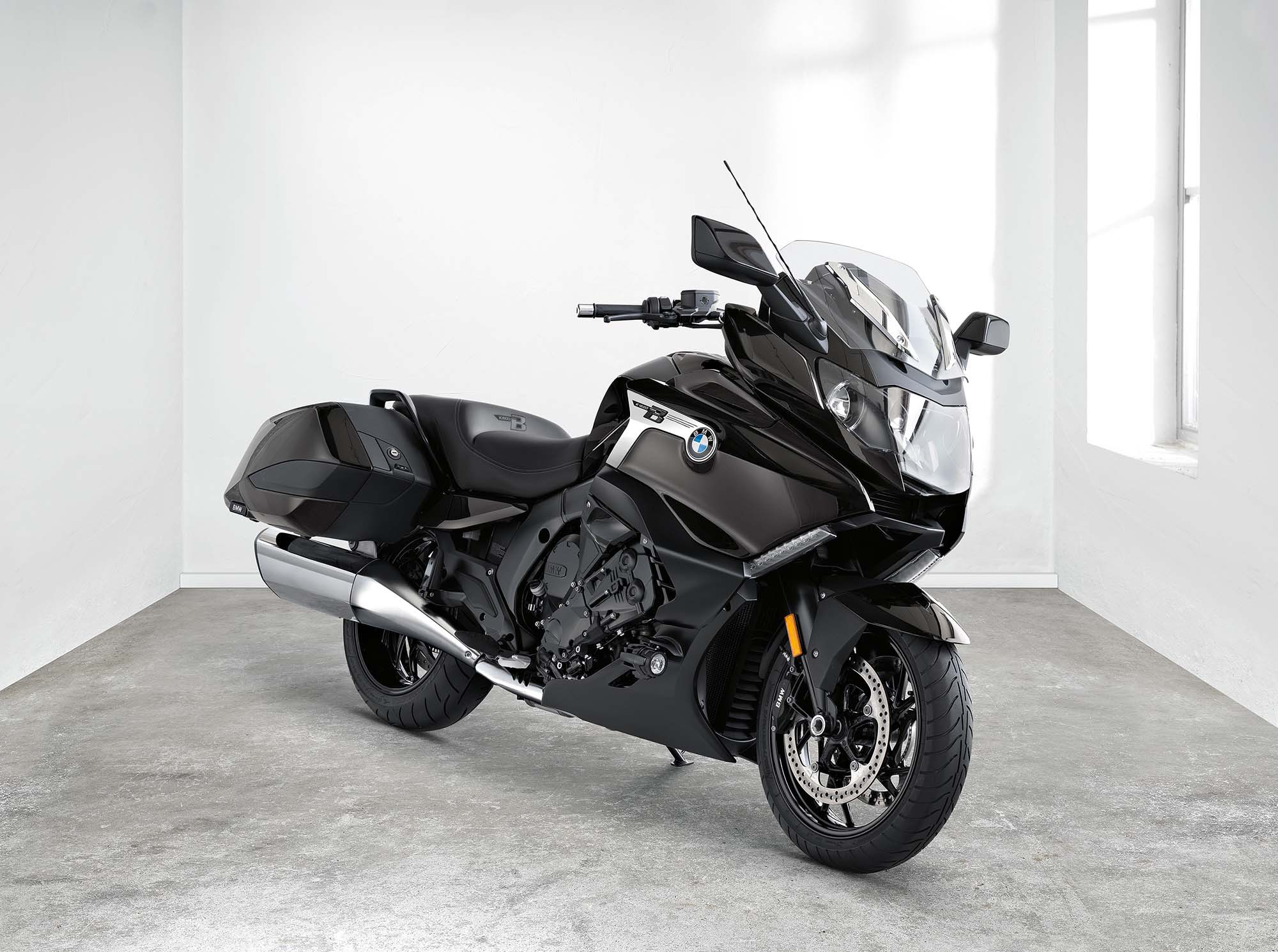 2017 BMW K1600B Bagger 01