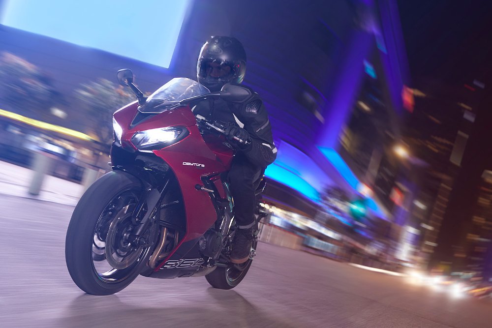 2024 triumph daytona 660 city