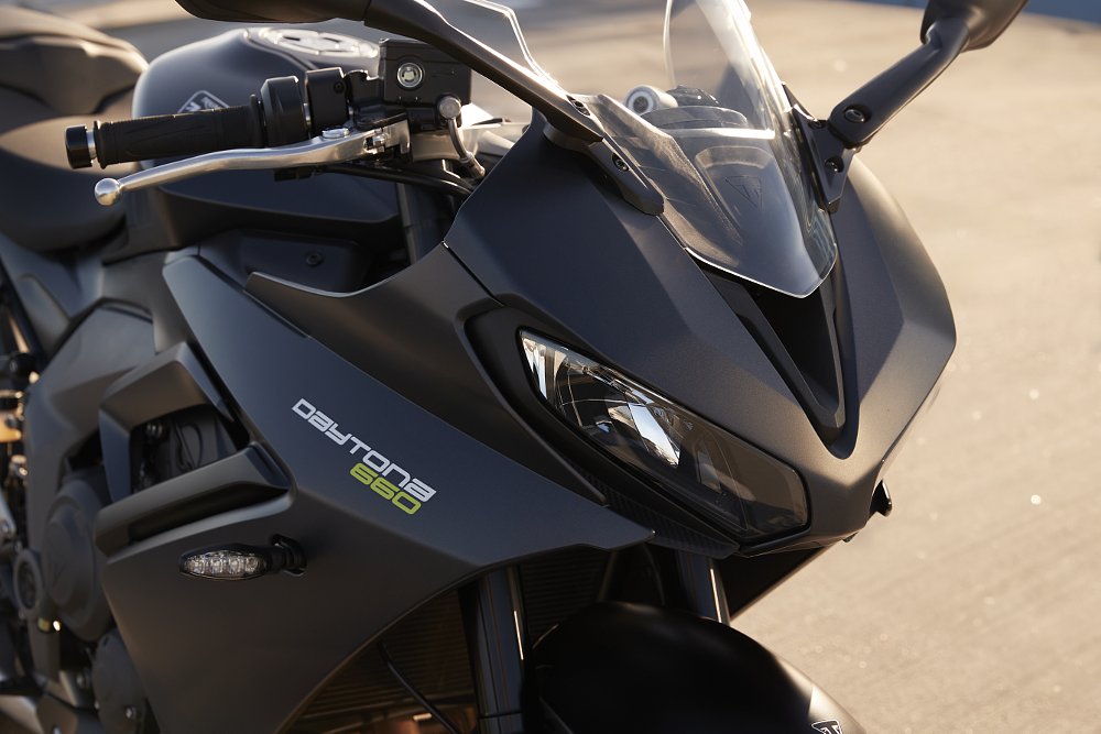 2024 triumph daytona 660 headlight