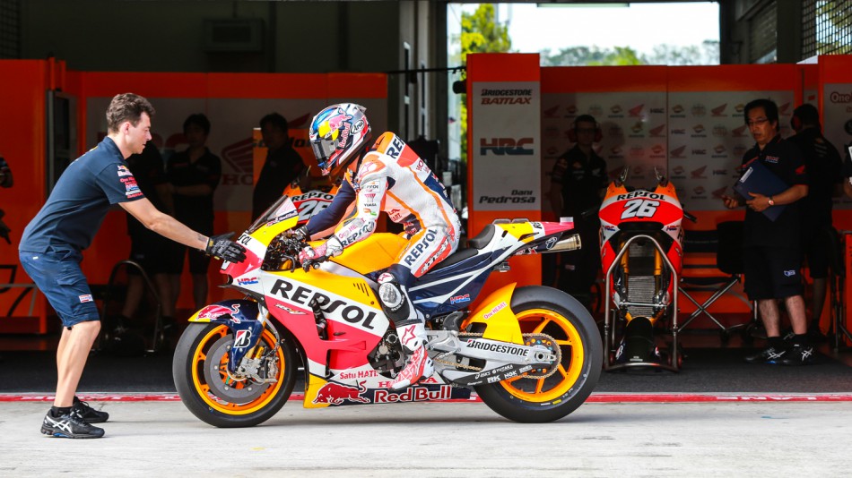 Педроса пред својот бокс на тестирањето во Сепанг 26pedrosa 15829059513 44474f8d6f o slideshow 169