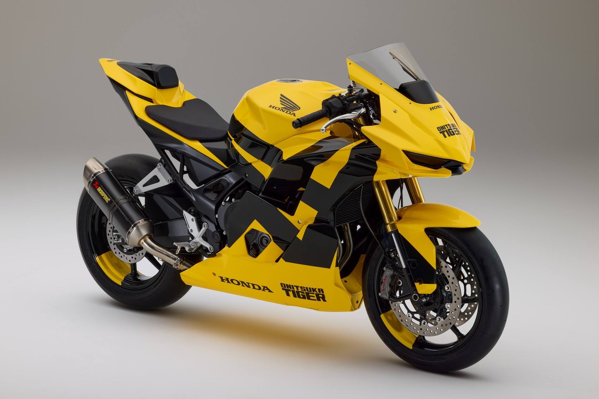 Onitsuka Tiger Honda Mid Sports Concept претставен во Милано