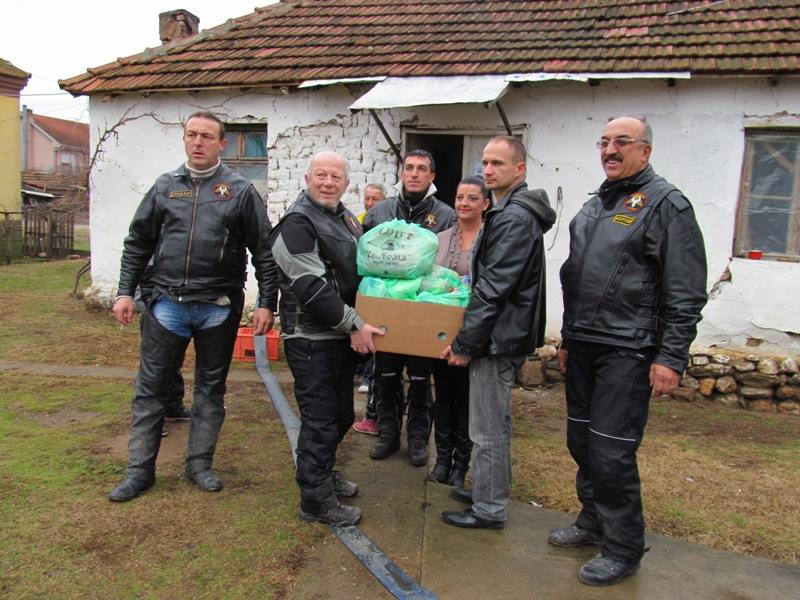 МК Конзули со хуманитарна новогодишна акција 942172 585248271554761 1758509816 n