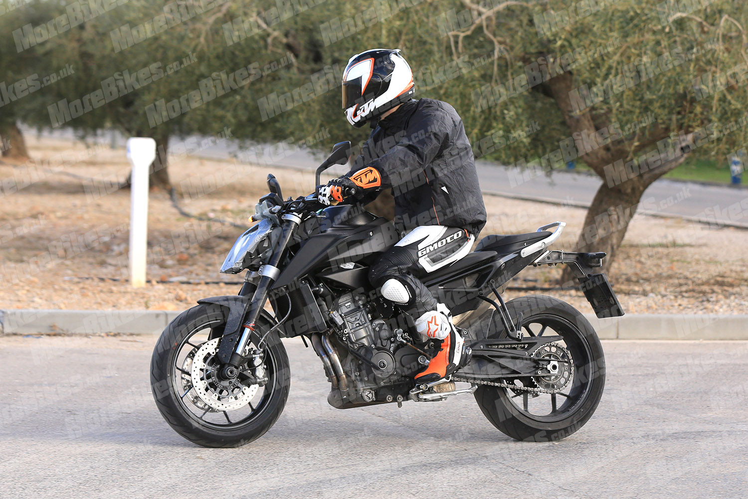Извор: morebikes.co.uk SB2 7575 1