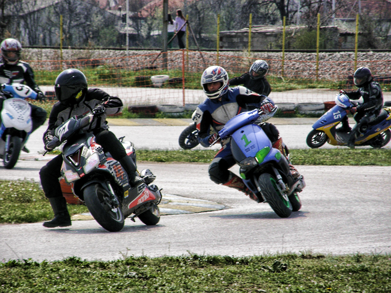 Трките со скутери се враќаат во македонскиот мото календар Scooters racing by OrionWeb