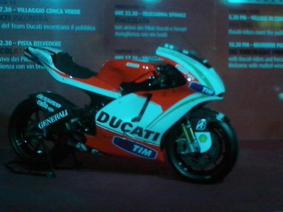 Фотка од Ducati GP13 пред официјалната промоција која ќе се случи утре anteprima-ducati-gp13