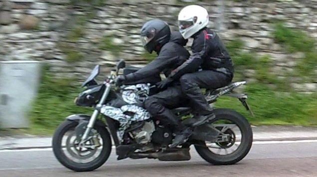 BMW најавува доминација и во нејкед сегментот bmw-s1000rr-naked-bike-635x355