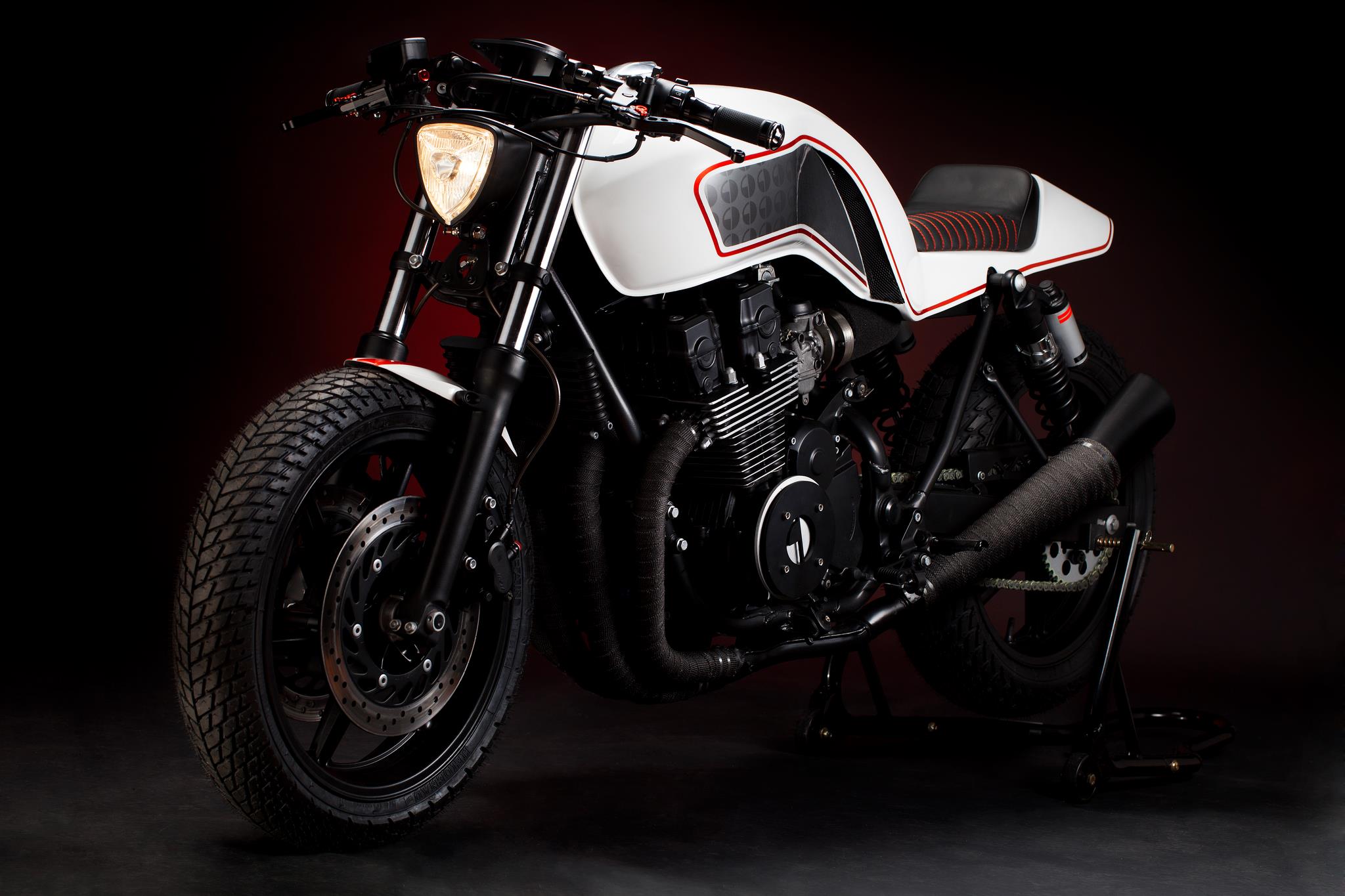 gravedigger-an-amazing-custom-honda-cb750-photo-gallery 5