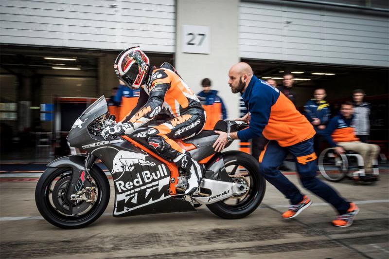 KTM RC16 на своето деби ktm rc16 motogp test.middle