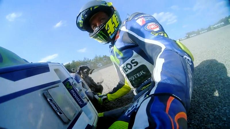 3001 15 2016 jpn mgp race vn yamahadisaster.middle