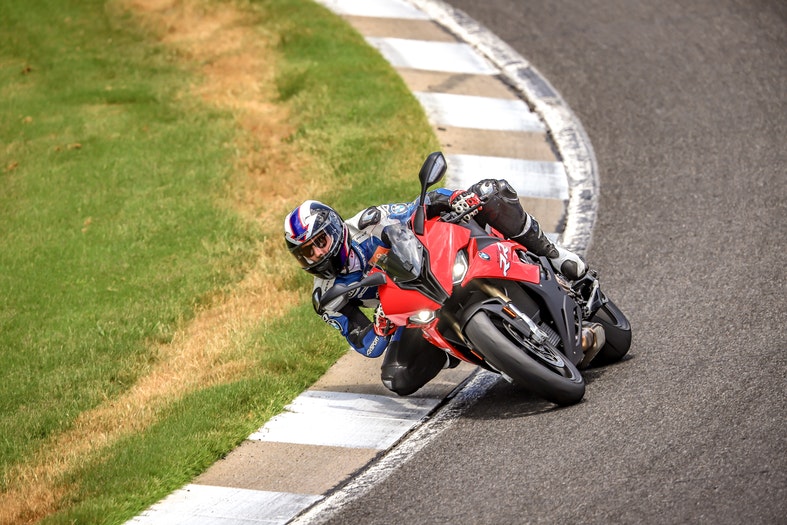 BMW S 1000 RR Review 25 txt 21