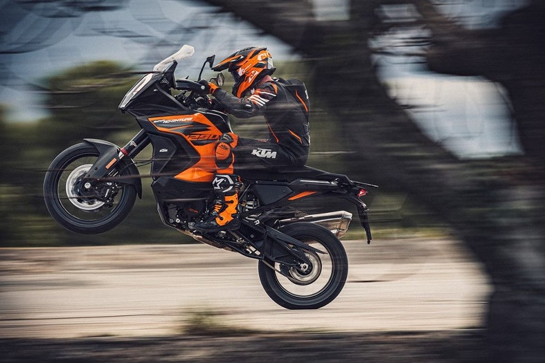 KTM 1290 SUPER ADVENTURE S Action 1