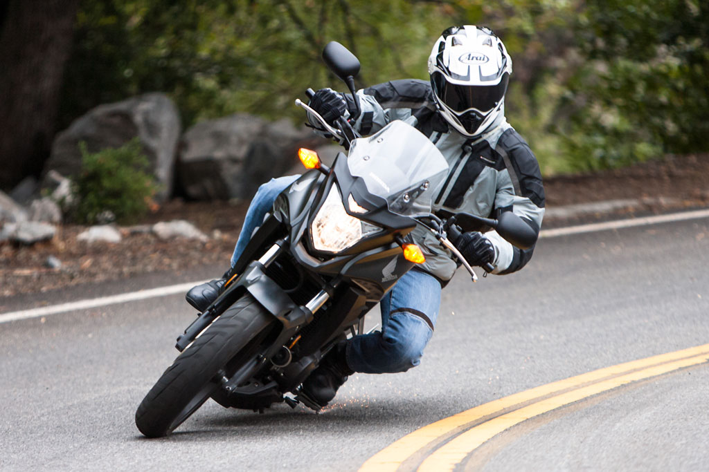 Мотоциклот може да се навали многу повеќе од што мислите Motorcycle Cornering Technique 1014