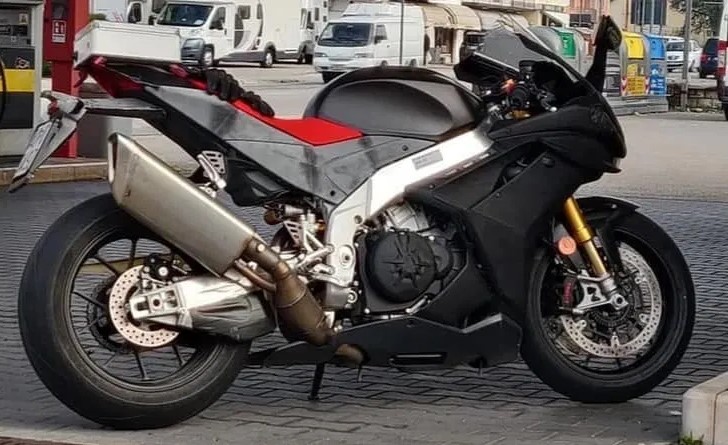 New Aprilia RSV4 main 18 11