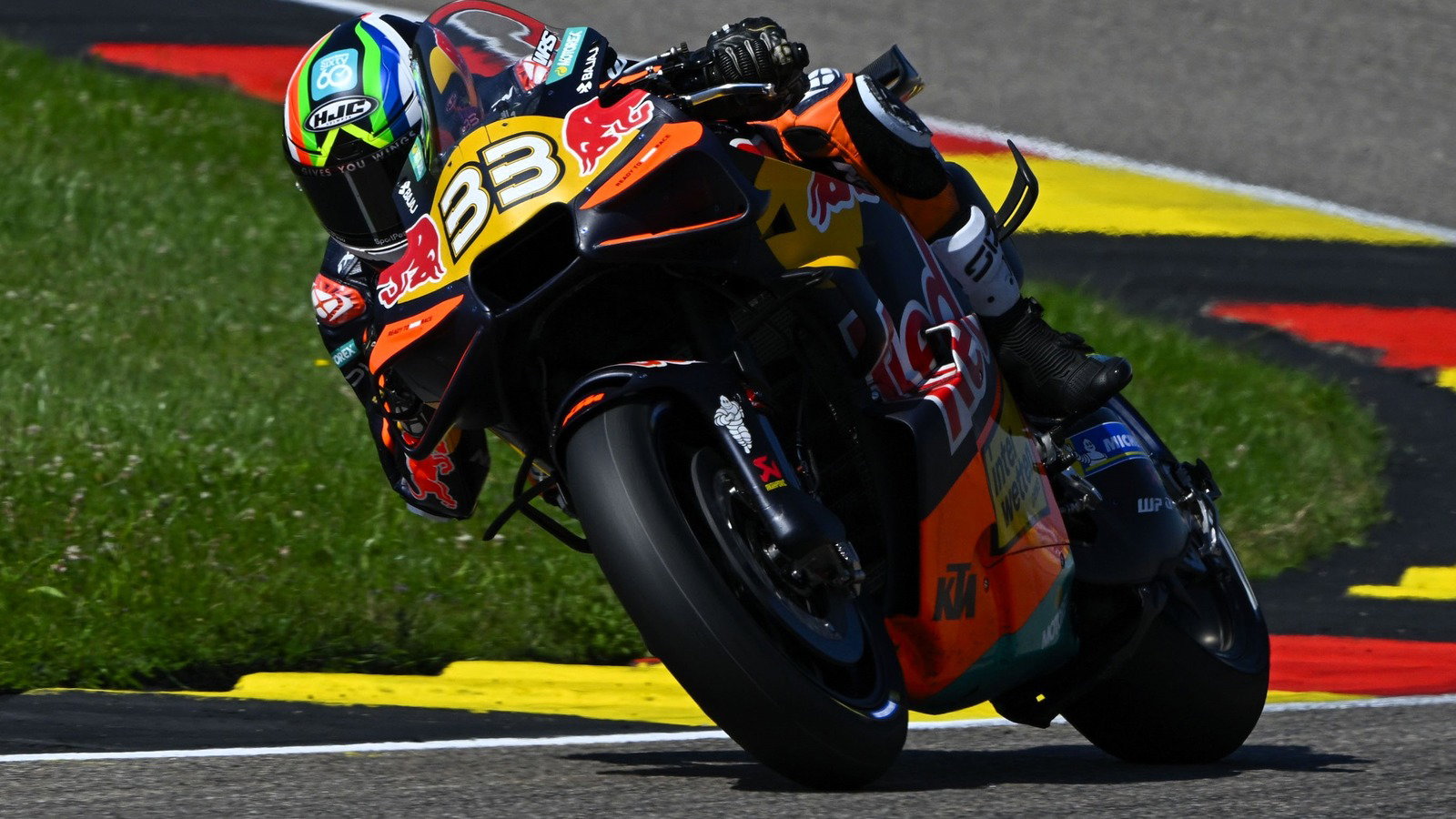Од MotoGP во супербајк: BMW го избра Бред Биндер за 2027 година