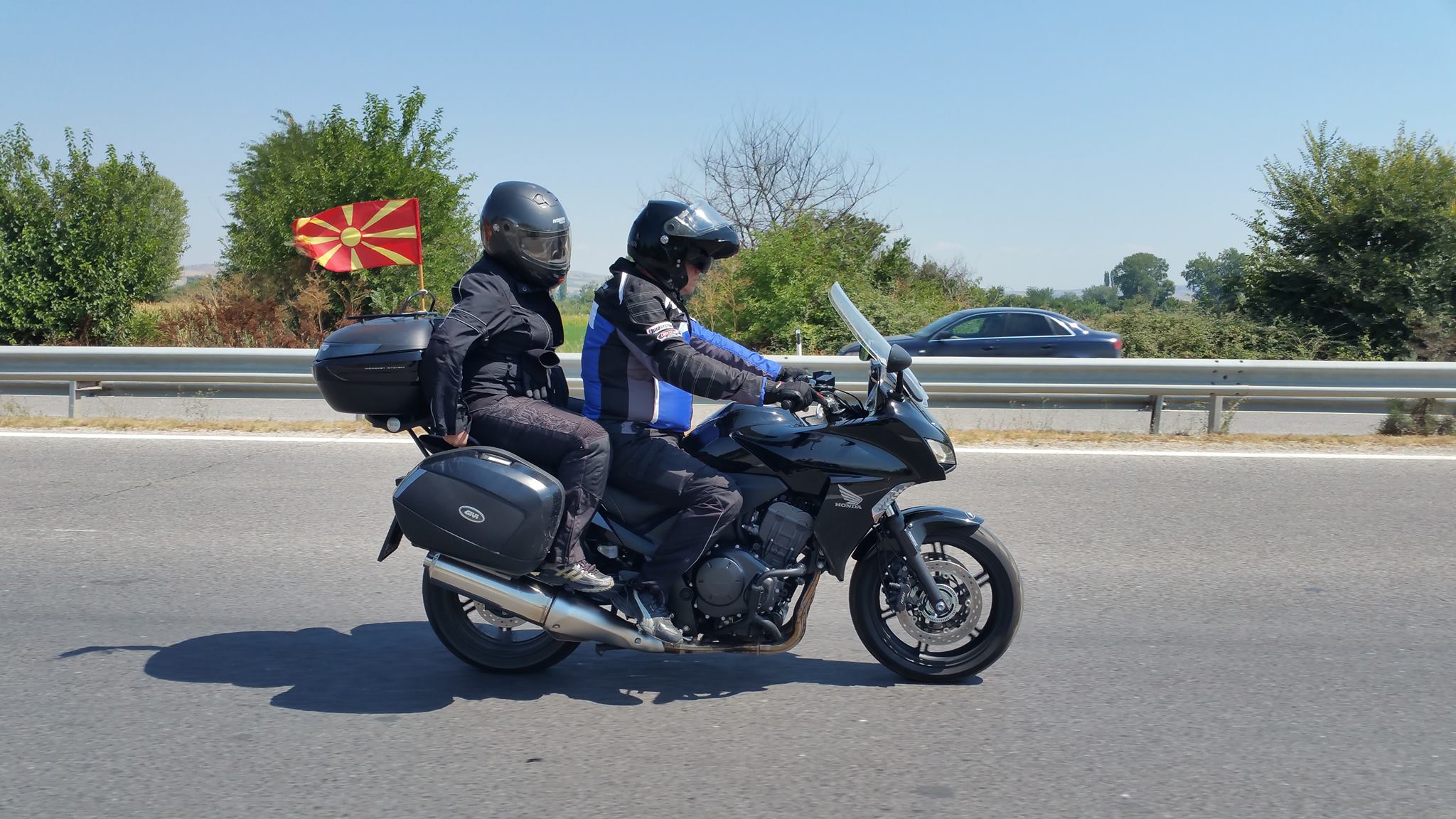 gusni go svetot