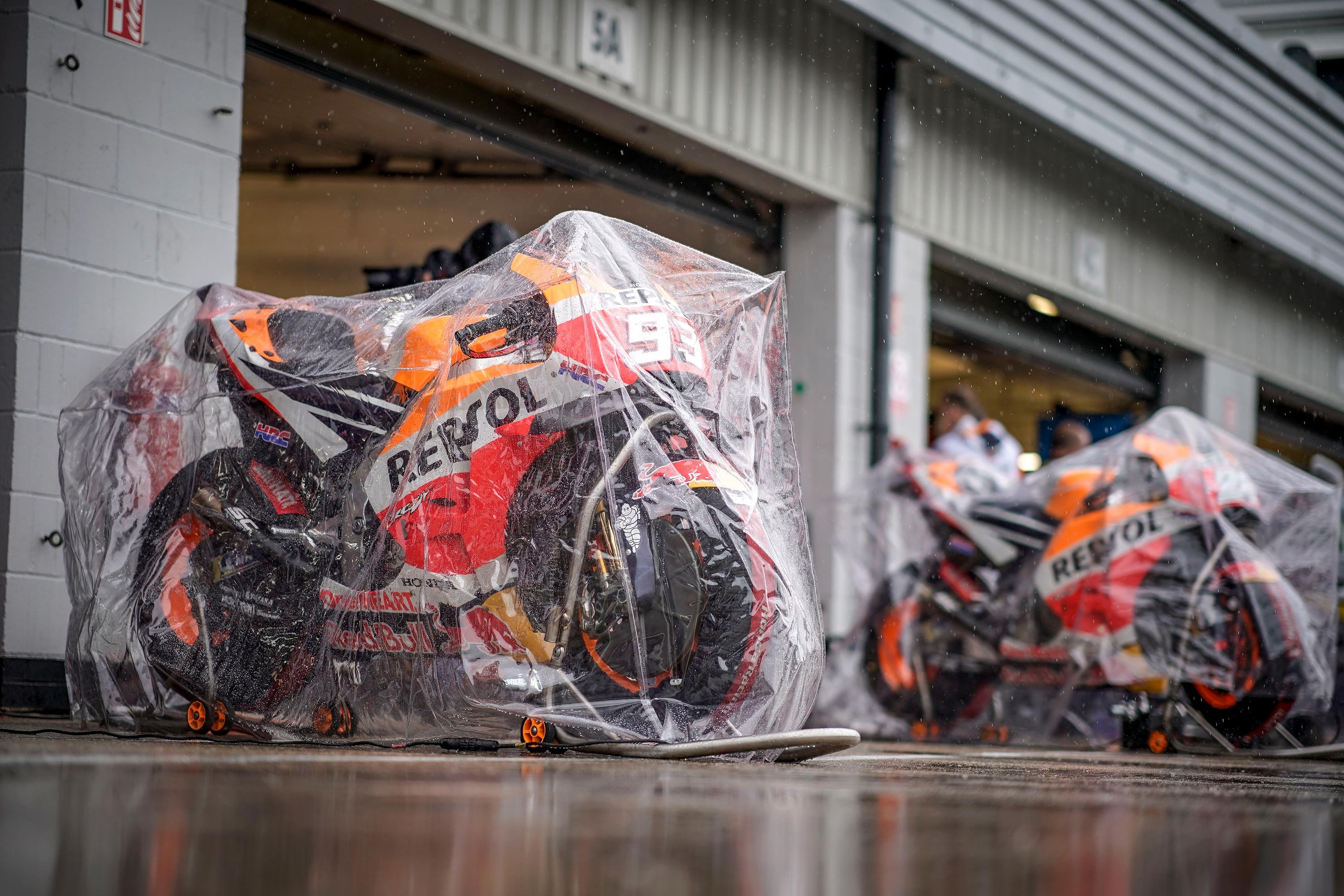 repsol honda silverstone rain covers motogp