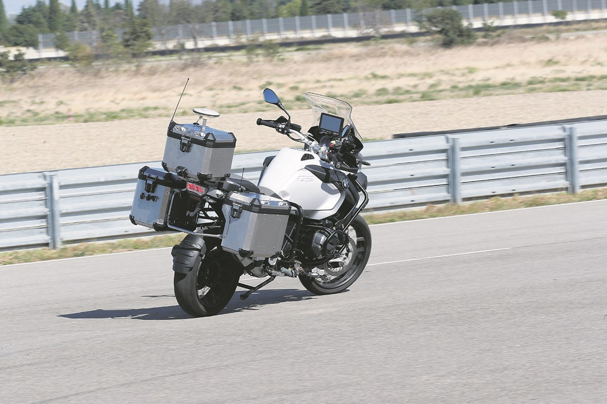 riderless bmw 1
