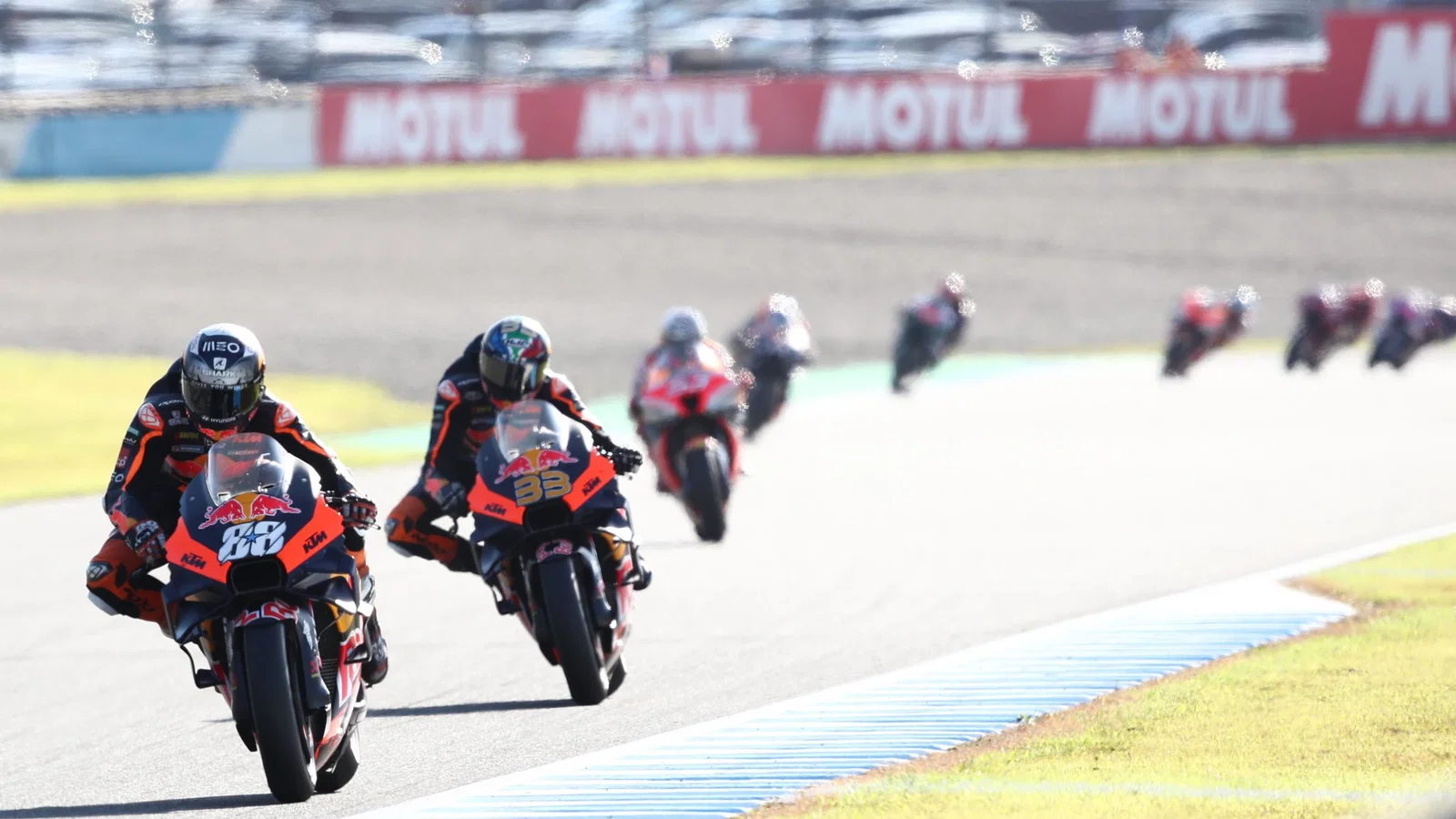 Мигел Оливеира го предводи Бред Биндер на Големата награда на Јапонија во MotoGP во 2022 година.