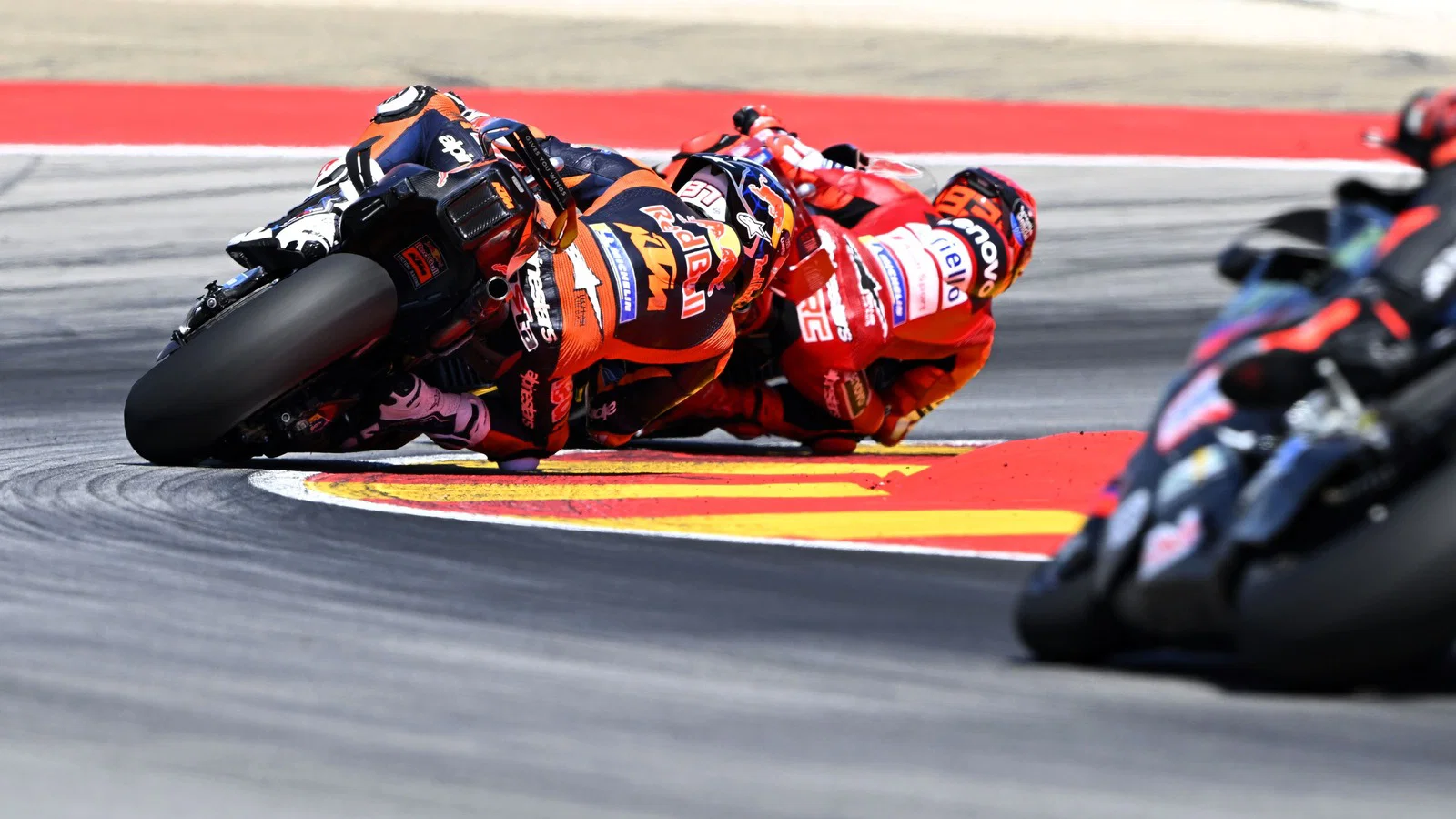 Педро Акоста го брка лидерот во трката Марк Маркез, MotoGP Арагон 2026.