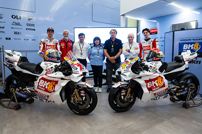Тимот на Gresini Racing со специјална ливреја во чест на Марко Симончели