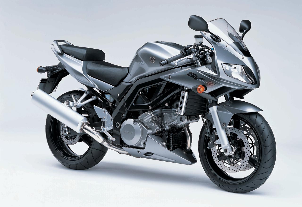 Suzuki SV1000, одличен мотор, но не е за почетници. Suzuki_SV1000S_03
