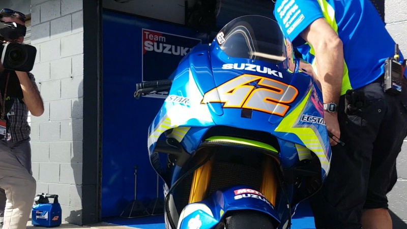 Крилцата на моторот на Сузуки suzuki-krilca