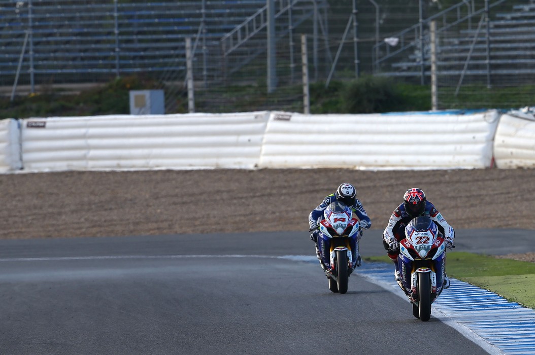 Алекс Ловс и Ренди де Пуние со новиот Suzuki GSX-R test sbk jerez d2 24