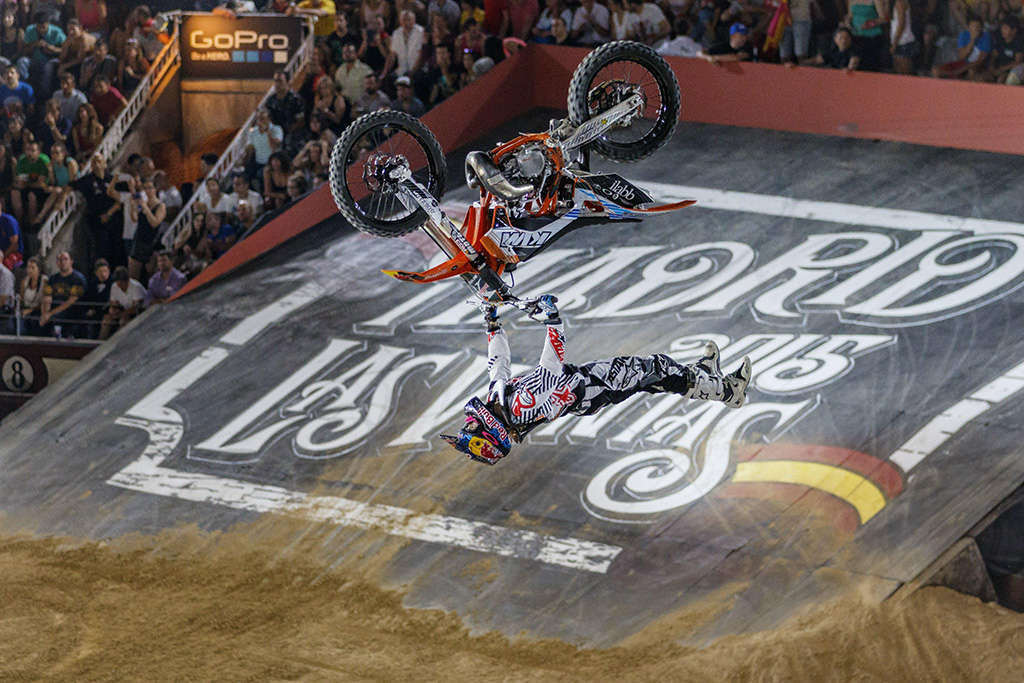 Публиката во Мадрид уживаше во мајсториите на Red Bull X-Fighters x fighters sp