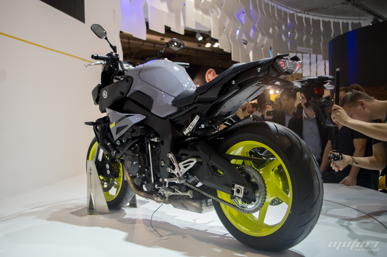 Штандот на Јамаха предизвика големо внимание благодарение на новиот MT-10 yamaha 2016 21