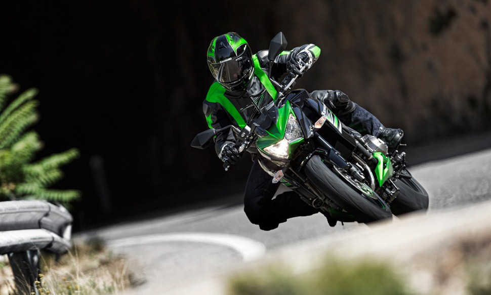 Kawasaki Z-800 z800 lean right green